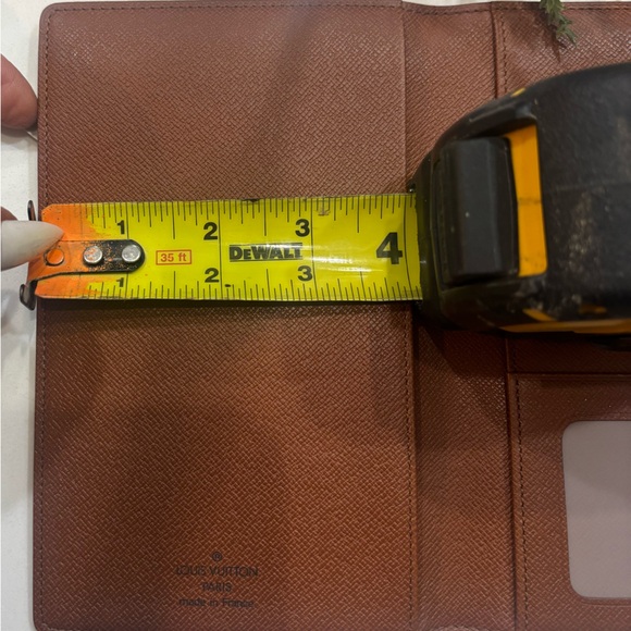 Louis Vuitton passport and credit card holder. - Picture 12 of 13